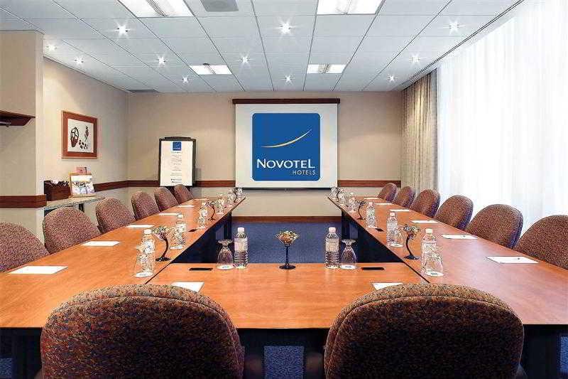 Novotel Toronto North York Екстериор снимка
