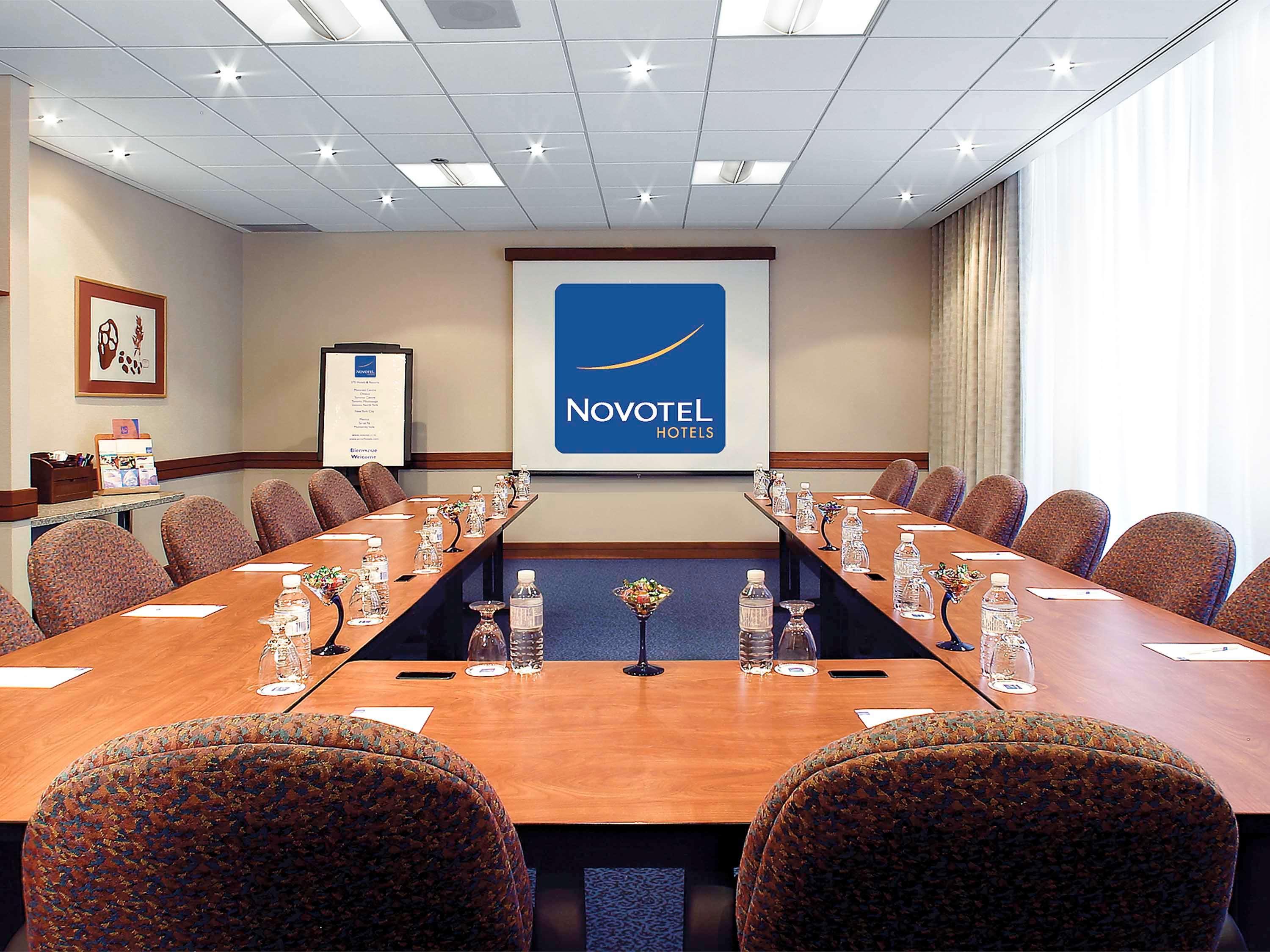 Novotel Toronto North York Екстериор снимка