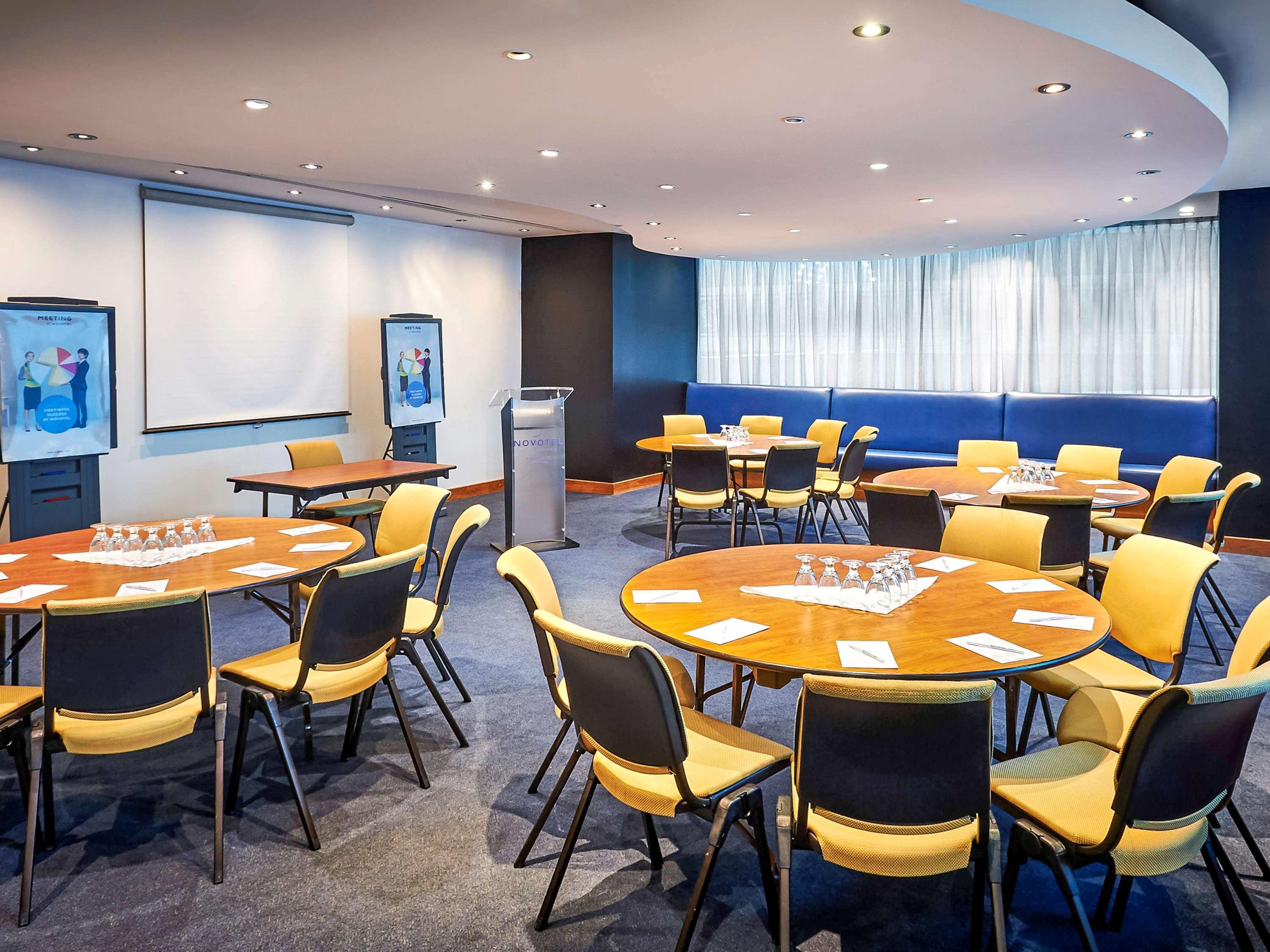 Novotel Toronto North York Екстериор снимка