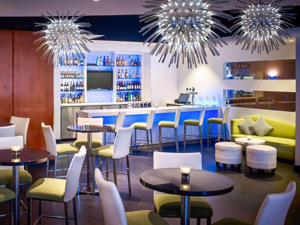 Novotel Toronto North York Екстериор снимка