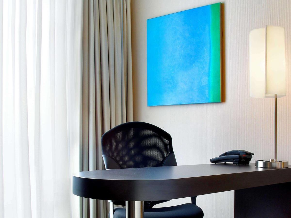 Novotel Toronto North York Екстериор снимка