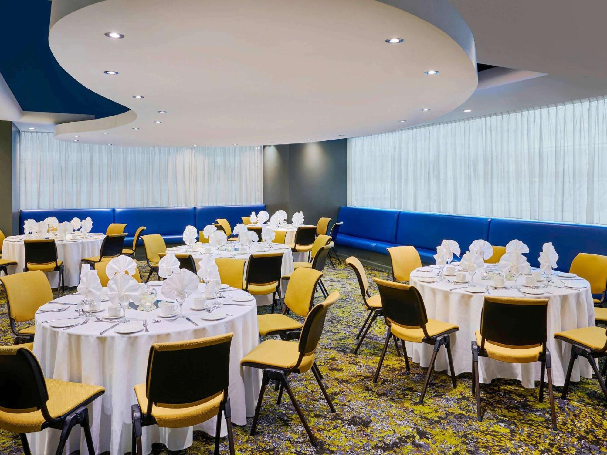 Novotel Toronto North York Екстериор снимка
