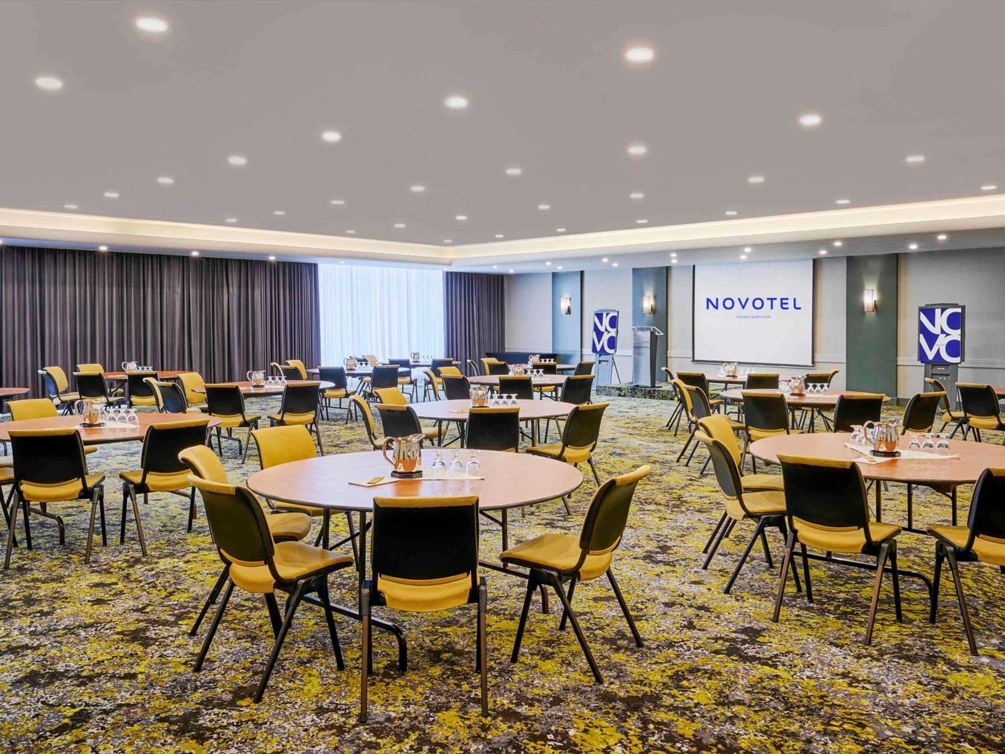 Novotel Toronto North York Екстериор снимка