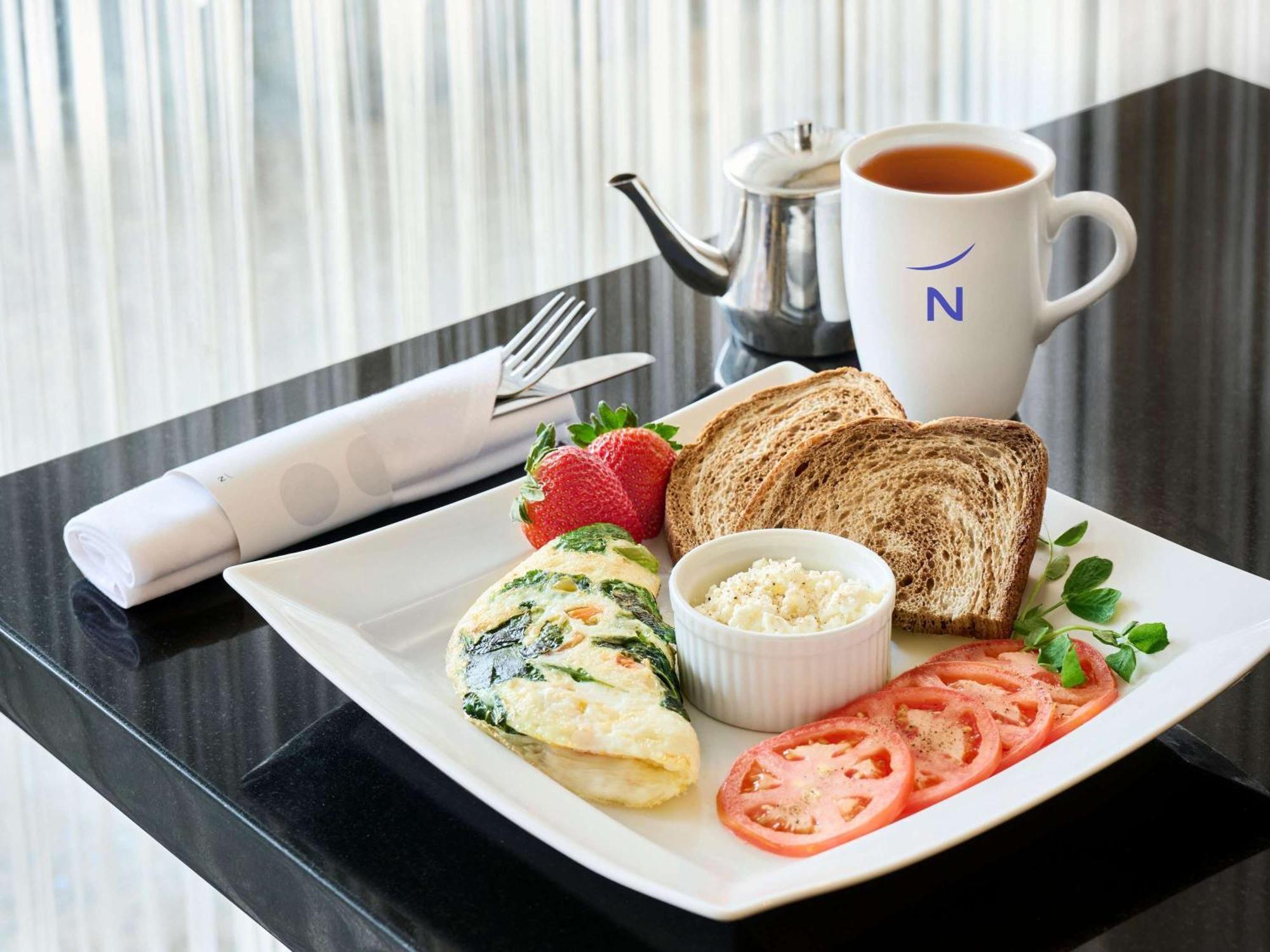 Novotel Toronto North York Екстериор снимка