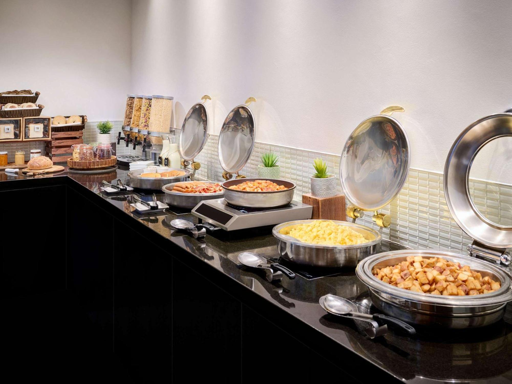 Novotel Toronto North York Екстериор снимка