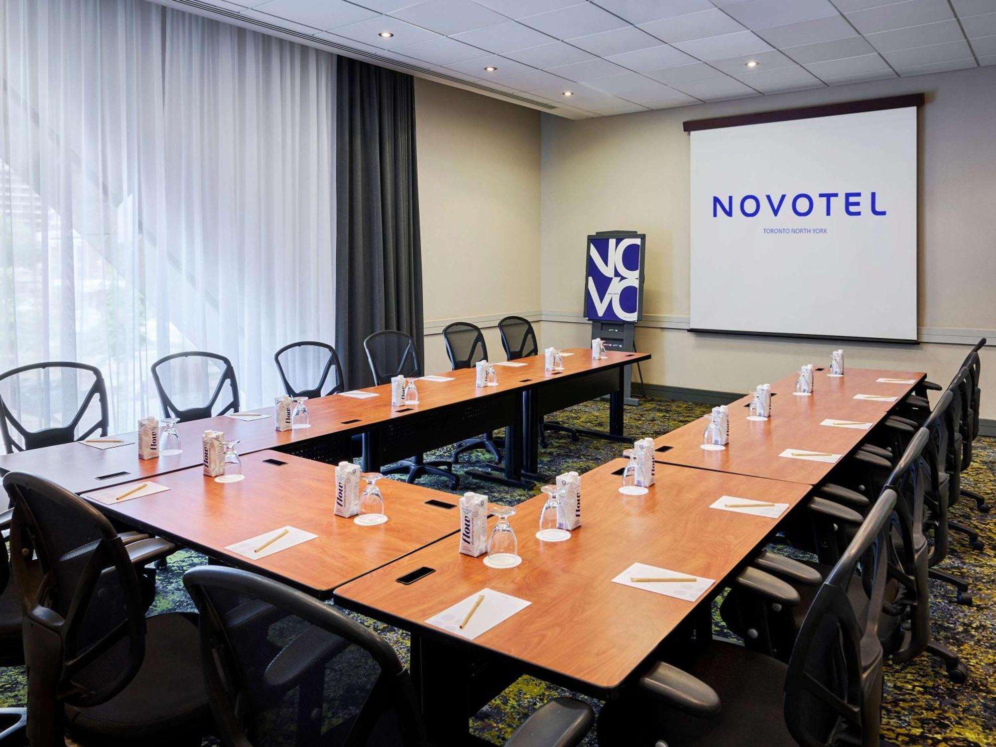 Novotel Toronto North York Екстериор снимка