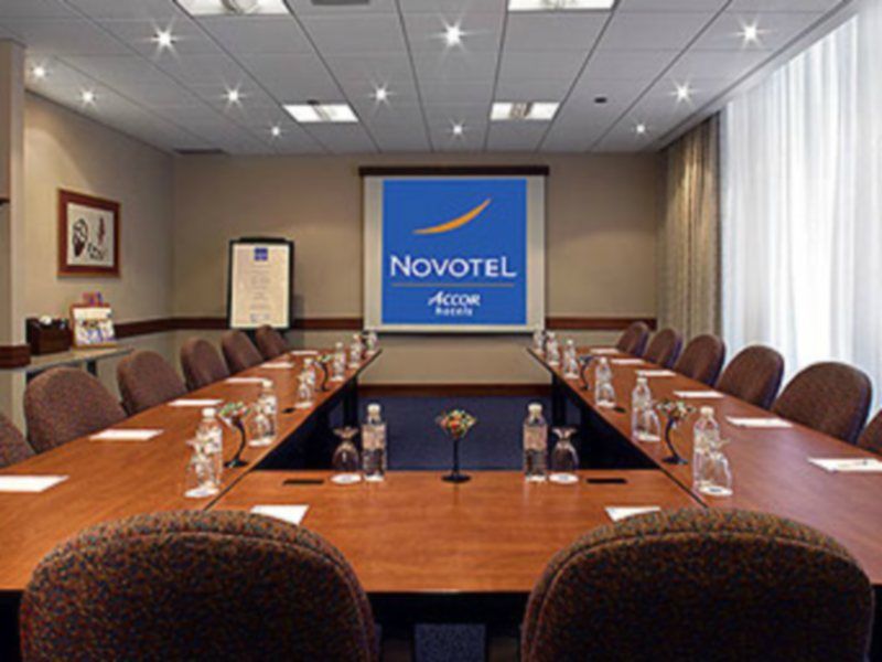 Novotel Toronto North York Екстериор снимка
