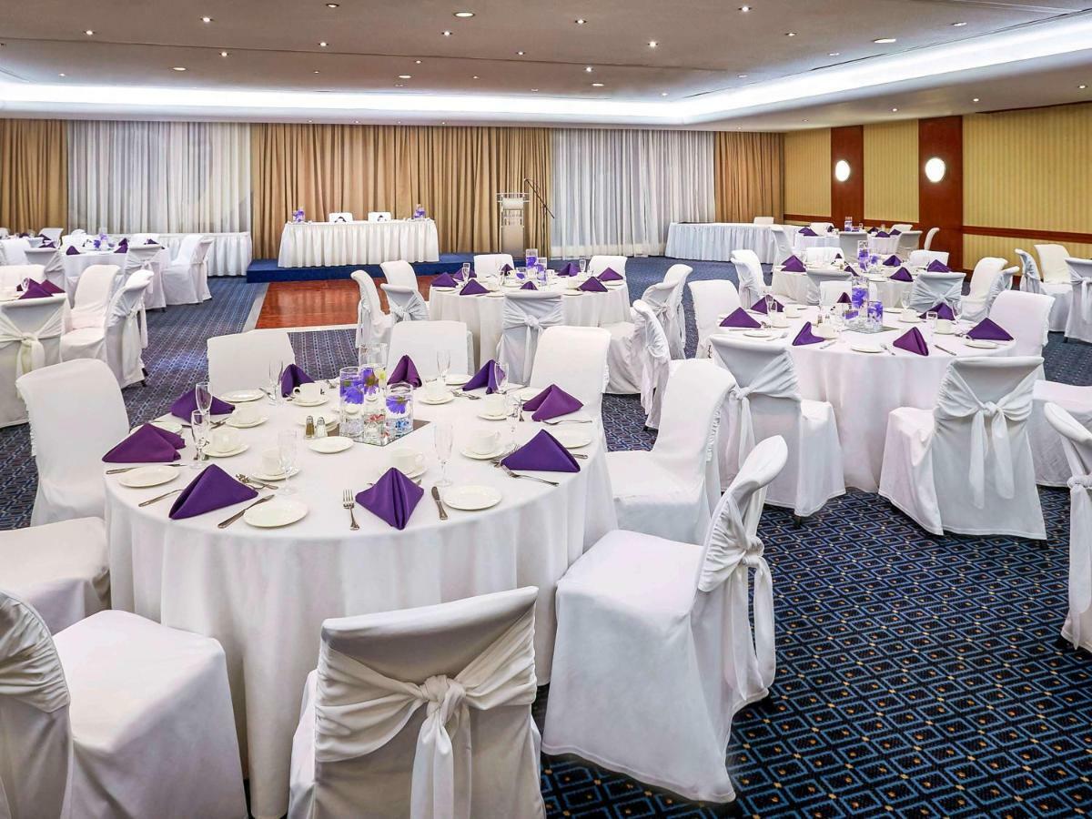 Novotel Toronto North York Екстериор снимка