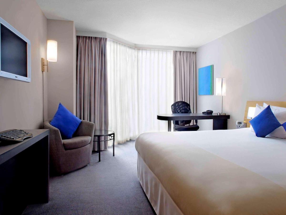 Novotel Toronto North York Екстериор снимка